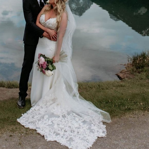 Martina Liana Capri 1390 Ivory Wedding Dress - Picture 5 of 11